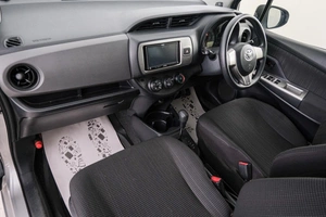 Хетчбэк Toyota Vitz 2015 года, 849000 рублей, Красноярск