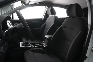 Седан Hyundai Elantra 2017 года, 1340000 рублей, Омск
