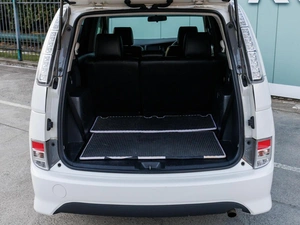 Минивэн Toyota Isis 2012 года, 1550000 рублей, Большой Сочи