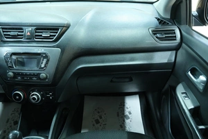 Седан Kia Rio 2013 года, 599000 рублей, Омск