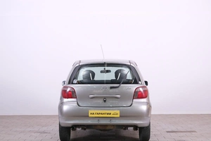 Хетчбэк Toyota Vitz 2002 года, 369000 рублей, Омск
