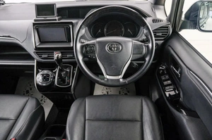 Минивэн Toyota Esquire 2021 года, 3089000 рублей, Красноярск