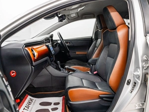 Хетчбэк Toyota Auris 2015 года, 1330000 рублей, Красноярск