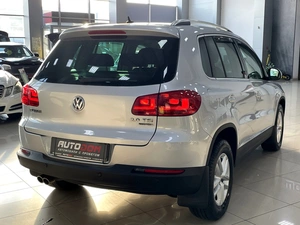 Внедорожник Volkswagen Tiguan 2011 года, 1387000 рублей, Солонцы