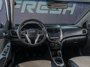 Седан Hyundai Solaris 2012 года, 699000 рублей, Сургут