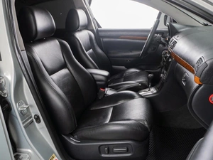 Седан Toyota Avensis 2006 года, 950000 рублей, Тюмень
