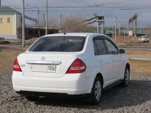 Седан Nissan Tiida Latio 2011 года, 530000 рублей, Красноярск