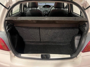 Хетчбэк Toyota Vitz 2004 года, 449000 рублей, Красноярск