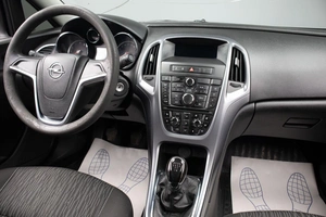 Седан Opel Astra 2012 года, 699000 рублей, Оренбург