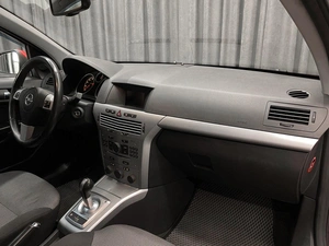 Хетчбэк Opel Astra 2011 года, 650000 рублей, Красноярск