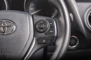 Хетчбэк Toyota Auris 2016 года, 1649000 рублей, Томск