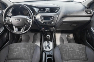 Седан Kia Rio 2013 года, 969000 рублей, Барнаул