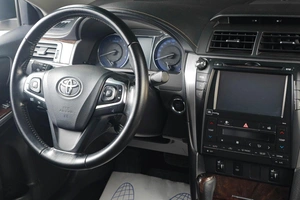 Седан Toyota Camry 2017 года, 2639000 рублей, Тюмень