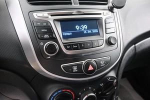 Седан Hyundai Solaris 2016 года, 1349000 рублей, Красноярск