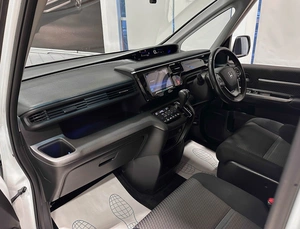 Минивэн Honda Stepwgn 2017 года, 1897000 рублей, Красноярск
