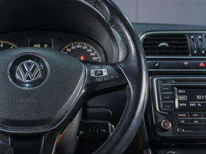 Седан Volkswagen Polo 2017 года, 999000 рублей, Сургут