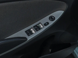 Седан Hyundai Solaris 2012 года, 699000 рублей, Сургут