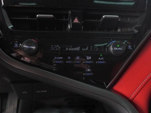 Седан Toyota Camry US Market 2022 года, 3839000 рублей, Красный Пахарь