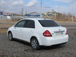 Седан Nissan Tiida Latio 2011 года, 530000 рублей, Красноярск