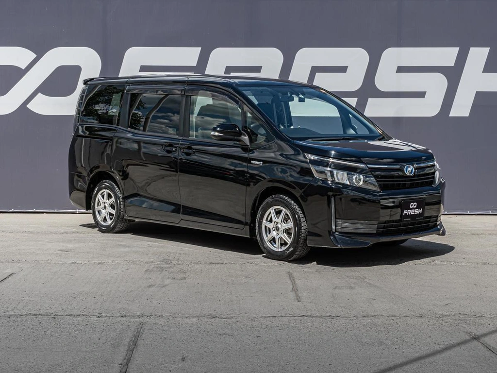 Минивэн Toyota Voxy 2014 года, 1699000 рублей, Краснодар