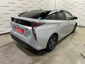 Лифтбек Toyota Prius 2016 года, 1465000 рублей, Красноярск