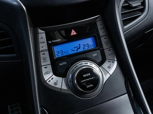 Седан Hyundai Elantra 2012 года, 999000 рублей, Краснодар