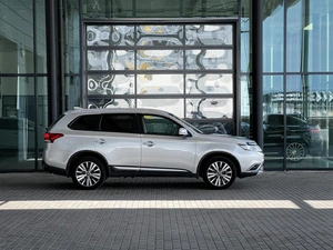 Внедорожник Mitsubishi Outlander 2018 года, 1999999 рублей, Уфа