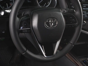 Седан Toyota Camry 2019 года, 2899000 рублей, Красный Пахарь