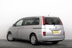 Минивэн Toyota Isis 2010 года, 1439000 рублей, Томск