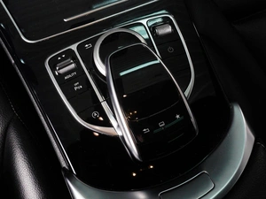 Седан Mercedes-benz C-класс 2015 года, 2425000 рублей, Красный Пахарь