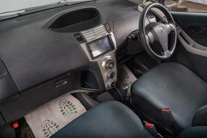 Хетчбэк Toyota Vitz 2005 года, 509000 рублей, Томск