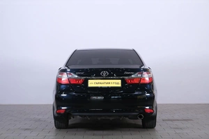Седан Toyota Camry 2016 года, 2339000 рублей, Омск