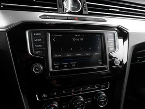 Седан Volkswagen Passat 2016 года, 1979000 рублей, Тюмень