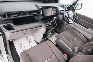 Минивэн Honda Stepwgn 2015 года, 1759000 рублей, Красноярск