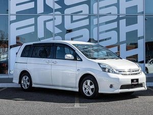 Минивэн Toyota Isis 2010 года, 1232000 рублей, Краснодар