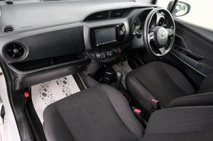 Хетчбэк Toyota Vitz 2017 года, 889000 рублей, Красноярск