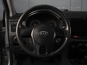 Седан Kia Rio 2010 года, 460000 рублей, Омск