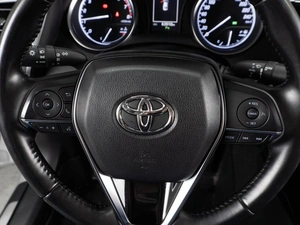 Седан Toyota Camry 2019 года, 2879000 рублей, Тюмень