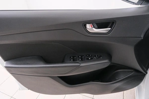 Седан Hyundai Solaris 2018 года, 1259000 рублей, Красноярск