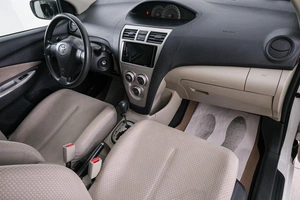 Хетчбэк Toyota Yaris 2008 года, 549000 рублей, Красноярск