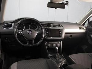 Внедорожник Volkswagen Tiguan 2020 года, 2600000 рублей, Омск