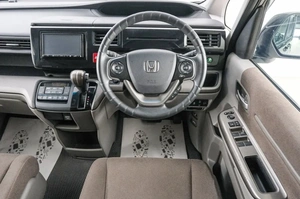 Минивэн Honda Stepwgn 2017 года, 1679000 рублей, Красноярск
