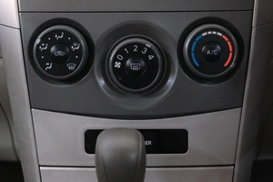 Седан Toyota Corolla Axio 2009 года, 899000 рублей, Омск