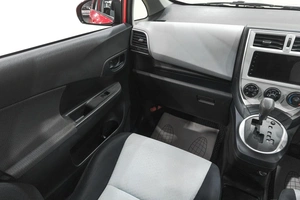 Хетчбэк Toyota Ractis 2012 года, 989000 рублей, Новокузнецк