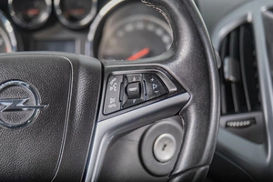 Седан Opel Astra 2012 года, 799000 рублей, Томск