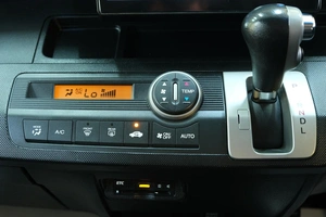 Минивэн Honda Freed 2014 года, 1399000 рублей, Омск