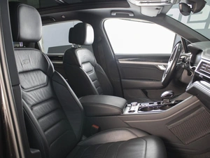 Внедорожник Volkswagen Touareg 2019 года, 4130000 рублей, Омск