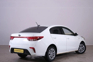 Седан Kia Rio 2018 года, 1079000 рублей, Омск