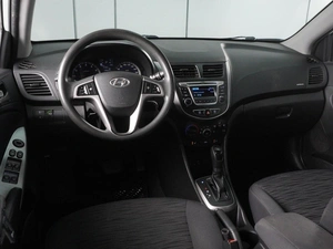 Седан Hyundai Solaris 2015 года, 1099000 рублей, Красный Пахарь