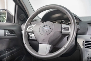 Универсал Opel Astra 2012 года, 749000 рублей, Томск